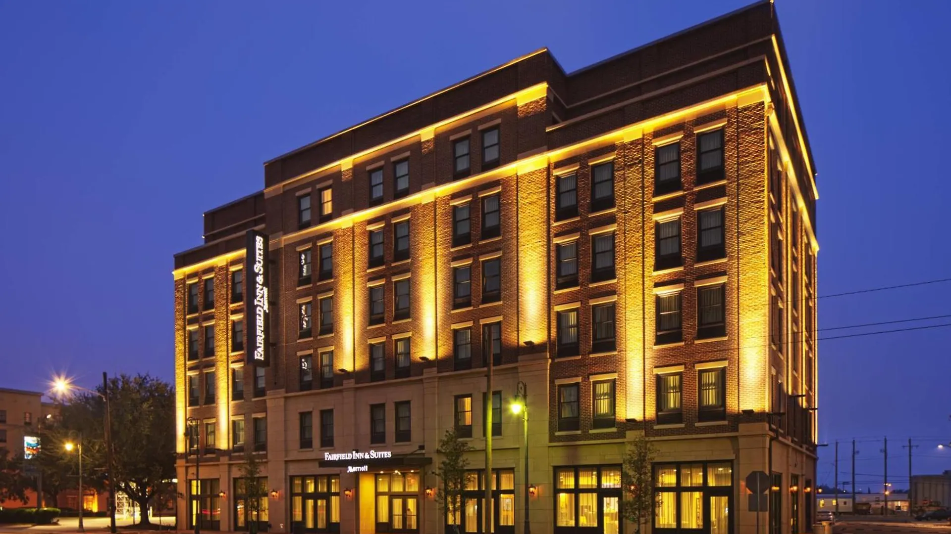 Fairfield Inn & Suites By Marriott Savannah Downtown Historic District Hotel